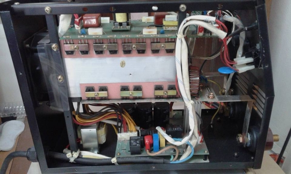 ตู้เชื่อมอินเวอร์เตอร์ 200 แอมป์