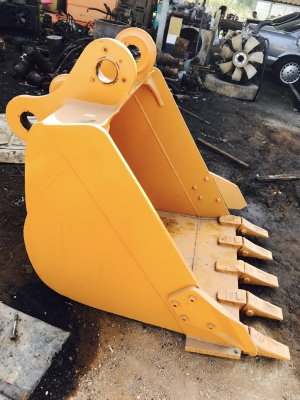 ขายบุ้งกี๋ของรถแบคโฮขนาด 200 ราคา 25000