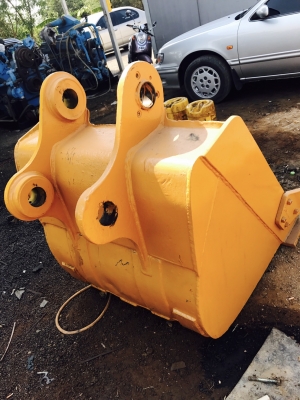 ขายบุ้งกี๋ของรถแบคโฮขนาด 200 ราคา 25000