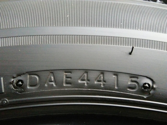 ขายยาง บริดสโตน 215/60R16 ยางสัปดาห์ที่44ปี15 ดอกยางหนาเต็มไม่แตกลายไม่ร้าวไม่ปะ จำนวน 1 ชุด