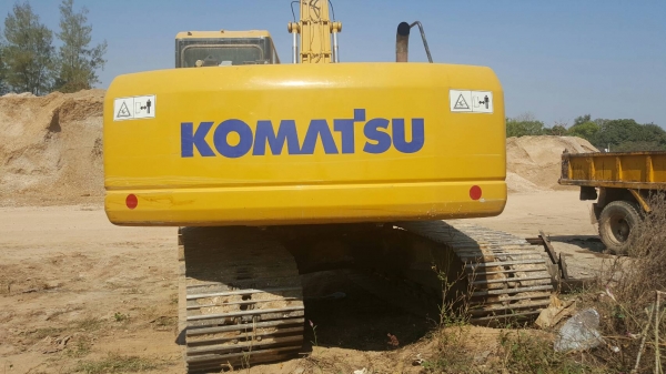 ขาย 1,550,000 KOMATSU pc 200-7 ทำง านน้อย 8,000 ชม.ไฟฟ้าครบ เครื่องดี ปั้มแรง เอวแน่น ช่วงล่างเต็ม อินวอยท์(รถอยู่ สุโขทัย) 090-772-3710 090-772-3708