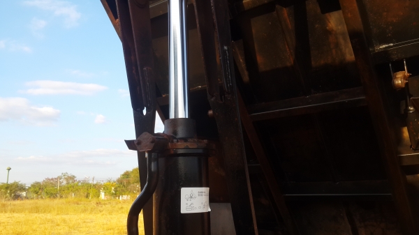 ขายถูกกระบะ ดั้มพ์สามมิตรแท้ แท้ยาว 4.05 M กว้าง 2.25 M คัชซี 82-85 สภาพสวย อุปรกรณ์ครบ ทุกชิ้น ตั้งได้เลยรถ ทุก ยี่ห้อ โทร 081-1841924