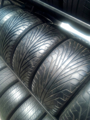 235/40R18 คู่หน้า ปี16 และ 265/35R18  คู่หลัง ปี14 ชุด 4 เส้น tel.081-427-3941