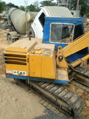KOMATSU PC60-2