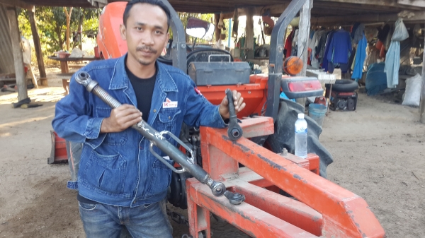 แขนกลางรถแทรคเตอ