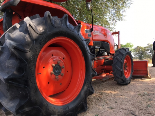 ขาย L4708 SP สภาพนางฟ้าเเน่นๆสีเดิมๆโรงงาน 100\%ใบมีดคานล่าง รถจดทะเบียนเดือน พ.ย ปี 57 ทำงาน 447 ชม