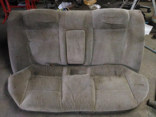 เบาะหลังรถโตโยต้าโคโรร่าAE110 111 112 เป็นเบาะนอกเชียงกง