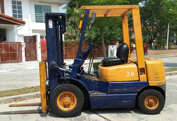 ขาย TCM ขนาด 2 ตันเสายกสูง 3 เมตร เกียร์ธรรมดา สนใจ 0813535948