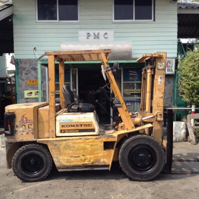 +++ ขายโฟล์คลิฟท์  KOMATSU FD35  ขนาด 3.5  ตัน  เครื่องยนต์ดีเซล  เสา  3  เมตร  เกียร์ธรรมดา  งา 1,220  มม.  ยางตัน