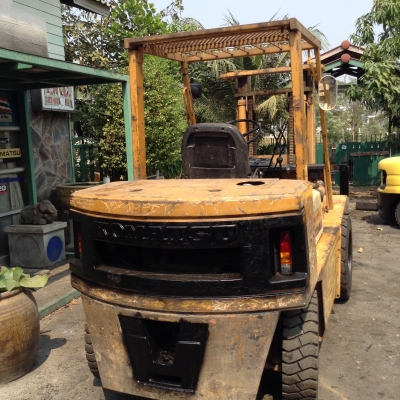 +++ ขายโฟล์คลิฟท์  KOMATSU FD35  ขนาด 3.5  ตัน  เครื่องยนต์ดีเซล  เสา  3  เมตร  เกียร์ธรรมดา  งา 1,220  มม.  ยางตัน