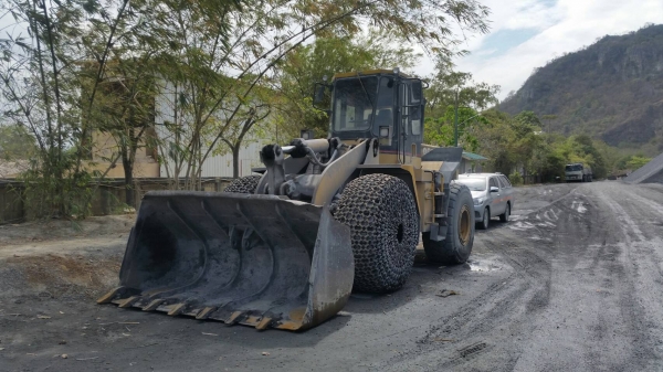 ขาย 1,250,000 รถตักเอวอ่อน CAT 950 F 2 เครื่องดี เกียร์แรง เล่มทะเบียน รถพร้อมใช้เอกสารพร้อมโอน รถอยู่ สระบุรี 090-772-3710 090-772-3708