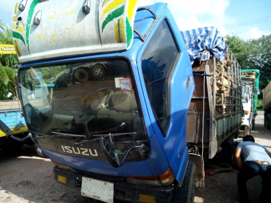 ขาย6ล้อNKR  100   แรงม้า  รถเครื่องพัง/เล่มพร้อมโอน