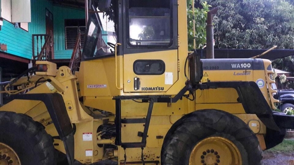 (ลูกค้าฝากขาย) ขายรถตักล้อยาง KOMATSU WA100-3 รถเก่าใน สภาพสวยๆ พร้อมใช้ สนใจติดต่อ 081-9485494