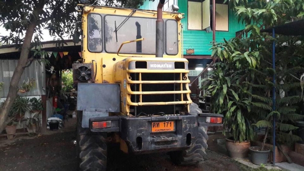 (ลูกค้าฝากขาย) ขายรถตักล้อยาง KOMATSU WA100-3 รถเก่าใน สภาพสวยๆ พร้อมใช้ สนใจติดต่อ 081-9485494