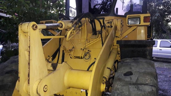 (ลูกค้าฝากขาย) ขายรถตักล้อยาง KOMATSU WA100-3 รถเก่าใน สภาพสวยๆ พร้อมใช้ สนใจติดต่อ 081-9485494