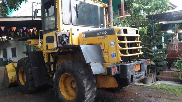 (ลูกค้าฝากขาย) ขายรถตักล้อยาง KOMATSU WA100-3 รถเก่าใน สภาพสวยๆ พร้อมใช้ สนใจติดต่อ 081-9485494