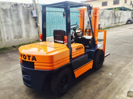 ขายรถ toyota รุ่น 5 ดีเซล ขนาด 3.5 ตัน เกียร์ ธรรมดา