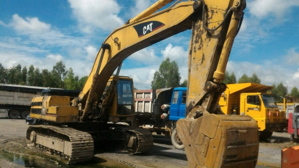 ขายCat330v1สภาพสวยพร้อมใช้ สนใจติดต่ออ๊อฟพิจิตร086-737-9991