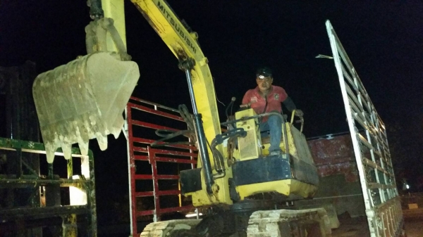 ดึกแค่ไหน tractor-backhoe ก็จัดส่งให้ได้ครับ ขอบคุณลูกค้าขาประจำ จากอุดรธานีมากครับ มาอุดหนุห รถขุด ดึกแค่ไหน tractor-backhoe ก็จัดส่งให้ได้ครับ ขอบคุณลูกค้าขาประจำ จากอุดรธานีมากครับ มาอุดหนุห รถขุด