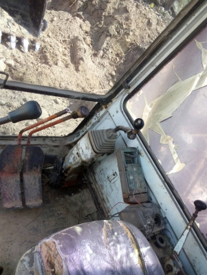 ขายKOMATSU PC200-5 บอดี้ ช่วงล่าง เครื่อง ปั้ม สภาพดี พร้อมใช้งาน เอกสารซื้อขาย ถ่ายภาพตอนรถทำงาน อยู่ศรีสะเกต 445,000บ. สนใจ 0835601591 หรือ 0903494058