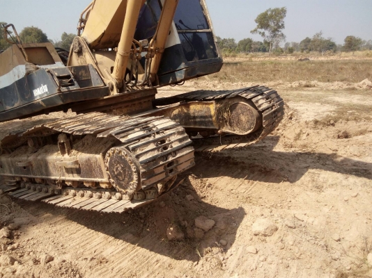 ขายKOMATSU PC200-5 บอดี้ ช่วงล่าง เครื่อง ปั้ม สภาพดี พร้อมใช้งาน เอกสารซื้อขาย ถ่ายภาพตอนรถทำงาน อยู่ศรีสะเกต 445,000บ. สนใจ 0835601591 หรือ 0903494058