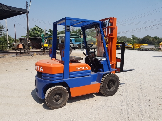 ขายรถยก2ตัน.เอกสารนำเข้าพร้อม..ยางใหม่