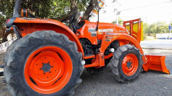 ขายรถไถ L3608 ปี55 ใช้งาน1500ชั่วโมง อุปกรณ์ครบ ดันหน้า ผานหลัง โรตารี่ เอกสารพร้อมโอน ราคา320,000 สนใจโทร 090-8588220คุณนะ 093-3258446คุณบิว หรือเข้าดูสินค้าอื่นๆได้ที่ www.narong2truck.com หรือ www.truck.in.th/498 หรือเพจFacebook ณรงค์ ซื้อขายรถมือสอง (