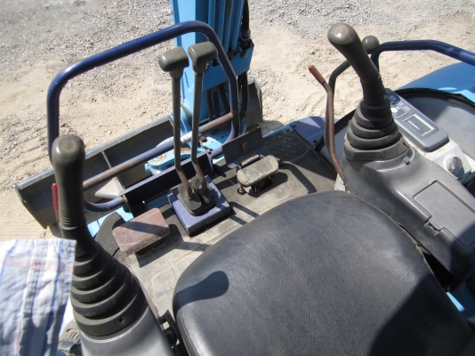 ขายรถแบล็คโฮ HITACHI EX30 ขายรถแบล็คโฮ HITACHI EX30