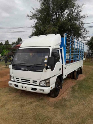 ขาย6ล้อ NPR 130แรง ปี49 ราคา600,000 สนใจโทร 090-8588220คุณนะ 093-3258446คุณบิว หรือเข้าดูสินค้าอื่นๆ