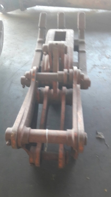 ตัวคีบรถขุด  PC60  สลัก50 มิล ขายราคา30,000บาท