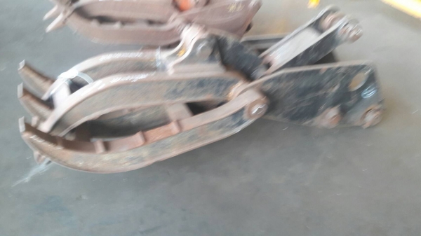 ตัวคีบของรถขุด ขนาด120 รูสลัก65 มิลขายด่วนและถูก 35,000 บาท ตัวคีบของรถขุด ขนาด120 รูสลัก65 มิลขายด่วนและถูก 35,000 บาท