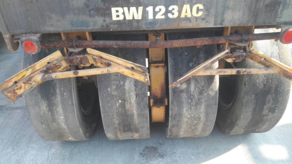 ขายด่วน****รถบด หน้าเหล็ก หลังยาง ขับเคลื่อน2เพลา ยี่ห้อBOMRG รุ่น AC123 เครื่องยนต์ MITSUBISHI K4F เก่าจากนอกขายราคา 320,000 บาท ติดต่อ 089-2619445 ขายด่วน****รถบด หน้าเหล็ก หลังยาง ขับเคลื่อน2เพลา ยี่ห้อBOMRG รุ่น AC123 เครื่องยนต์ MITSUBISHI K4F เก่าจากนอกขายราคา 320,000 บาท ติดต่อ 089-2619445