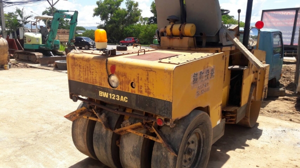 ขายด่วน****รถบด หน้าเหล็ก หลังยาง ขับเคลื่อน2เพลา ยี่ห้อBOMRG รุ่น AC123 เครื่องยนต์ MITSUBISHI K4F เก่าจากนอกขายราคา 320,000 บาท ติดต่อ 089-2619445 ขายด่วน****รถบด หน้าเหล็ก หลังยาง ขับเคลื่อน2เพลา ยี่ห้อBOMRG รุ่น AC123 เครื่องยนต์ MITSUBISHI K4F เก่าจากนอกขายราคา 320,000 บาท ติดต่อ 089-2619445