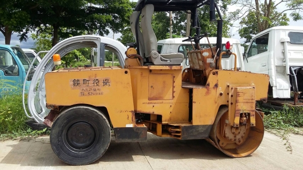 ขายด่วน****รถบด หน้าเหล็ก หลังยาง ขับเคลื่อน2เพลา ยี่ห้อBOMRG รุ่น AC123 เครื่องยนต์ MITSUBISHI K4F เก่าจากนอกขายราคา 320,000 บาท ติดต่อ 089-2619445 ขายด่วน****รถบด หน้าเหล็ก หลังยาง ขับเคลื่อน2เพลา ยี่ห้อBOMRG รุ่น AC123 เครื่องยนต์ MITSUBISHI K4F เก่าจากนอกขายราคา 320,000 บาท ติดต่อ 089-2619445