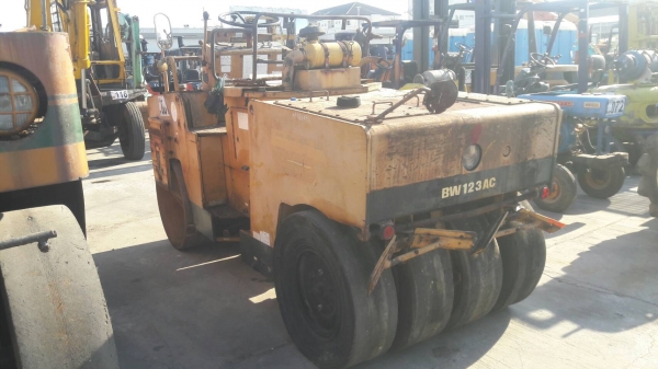 ขายด่วน****รถบด หน้าเหล็ก หลังยาง ขับเคลื่อน2เพลา ยี่ห้อBOMRG รุ่น AC123 เครื่องยนต์ MITSUBISHI K4F เก่าจากนอกขายราคา 320,000 บาท ขายด่วน****รถบด หน้าเหล็ก หลังยาง ขับเคลื่อน2เพลา ยี่ห้อBOMRG รุ่น AC123 เครื่องยนต์ MITSUBISHI K4F เก่าจากนอกขายราคา 320,000 บาท