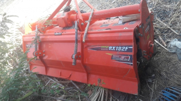 ขายดาวน์ รถไถ L 4708  SP  อุปกร 3 ชิ้น ปี 57  1400 ซ.ม 170000 เหลือ 4 ปีละ  135000  บาท   ดูรถที วันทูคอล 098 6683-479 dtac 094 283-9369 สิทธิ์ คับ