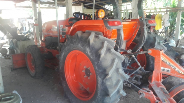 ขายดาวน์ รถไถ L 4708  SP  อุปกร 3 ชิ้น ปี 57  1400 ซ.ม 170000 เหลือ 4 ปีละ  135000  บาท   ดูรถที วันทูคอล 098 6683-479 dtac 094 283-9369 สิทธิ์ คับ