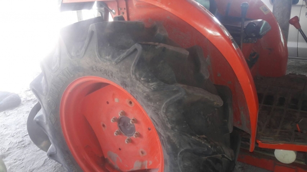 ขายดาวน์ รถไถ L 4708  SP  อุปกร 3 ชิ้น ปี 57  1400 ซ.ม 170000 เหลือ 4 ปีละ  135000  บาท   ดูรถที วันทูคอล 098 6683-479 dtac 094 283-9369 สิทธิ์ คับ