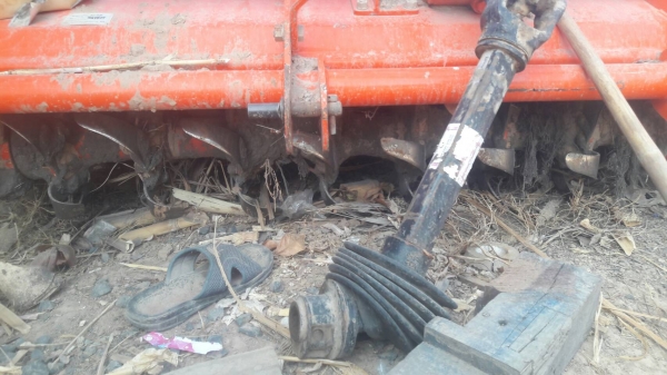 ขายดาวน์ รถไถ L 4708  SP  อุปกร 3 ชิ้น ปี 57  1400 ซ.ม 170000 เหลือ 4 ปีละ  135000  บาท   ดูรถที วันทูคอล 098 6683-479 dtac 094 283-9369 สิทธิ์ คับ