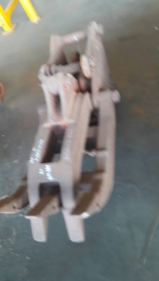 ตัวคีบรถขุด  PC60  สลัก50 มิล ขายราคา30,000บาท