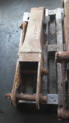 ตัวคีบรถขุด  PC60  สลัก50 มิล ขายราคา30,000บาท