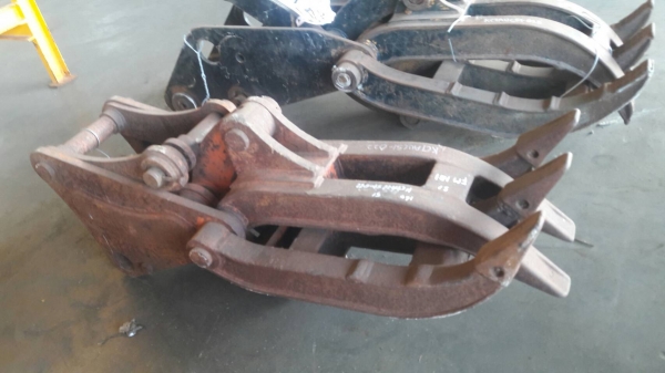 ตัวคีบของรถขุด ขนาด120 รูสลัก65 มิลขายด่วนและถูก 35,000 บาท ตัวคีบของรถขุด ขนาด120 รูสลัก65 มิลขายด่วนและถูก 35,000 บาท