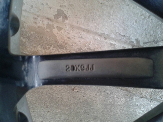 ขอบ20นิ้ว6รู ชุดนี้ ราคา 8300 บาท