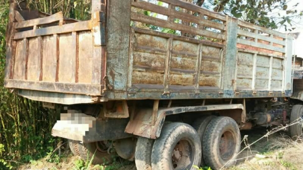 ขาย 485,000 HINO F18.วางเครื่อง HO7D.195แรงสโลยก.ดั้ม หัวบาง ยางดีคัด ซีสวย รถอยู่.หนองคาย 090-772-3 ขาย 485,000 HINO F18.วางเครื่อง HO7D.195แรงสโลยก.ดั้ม หัวบาง ยางดีคัด ซีสวย รถอยู่.หนองคาย 090-772-3