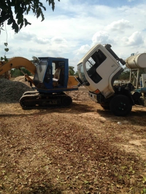 ขาย 285,000 KOMATSU PC 60-2 ร เครื่องดี ปั้มแรง เอวแน่น. รถสวยพร้อมใช้งาน  รถอยู่ จ.สุรินทร์  090-772-3710 090-772-3708