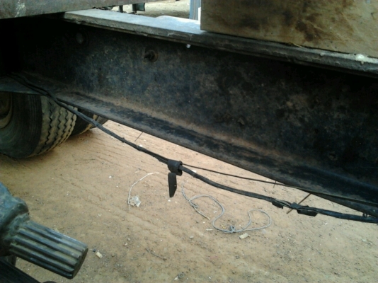 ISUZU TL เครื่อง 115 HP 4BD1 กระบะเหล็กคาร์โก้ยาว 4.30 เมตร เครื่องแรงดีไม่เยิ้ม หัวเก๋งสภาพดีไม่มีผุภายในอยู่ครบ ช่วงล่างคัชซีไม่ผุไม่ดาม ยางสภาพดี 60\% พร้อมใช้งาน เอกสารเล่มทะเบียนครบพร้อมโอน ราคาต่อรองได้ครับ