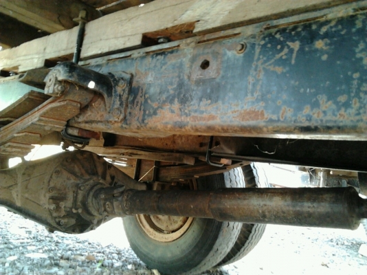 ISUZU TL เครื่อง 115 HP 4BD1 กระบะเหล็กคาร์โก้ยาว 4.30 เมตร เครื่องแรงดีไม่เยิ้ม หัวเก๋งสภาพดีไม่มีผุภายในอยู่ครบ ช่วงล่างคัชซีไม่ผุไม่ดาม ยางสภาพดี 60\% พร้อมใช้งาน เอกสารเล่มทะเบียนครบพร้อมโอน ราคาต่อรองได้ครับ