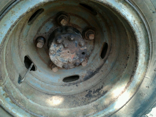 ISUZU TL เครื่อง 115 HP 4BD1 กระบะเหล็กคาร์โก้ยาว 4.30 เมตร เครื่องแรงดีไม่เยิ้ม หัวเก๋งสภาพดีไม่มีผุภายในอยู่ครบ ช่วงล่างคัชซีไม่ผุไม่ดาม ยางสภาพดี 60\% พร้อมใช้งาน เอกสารเล่มทะเบียนครบพร้อมโอน ราคาต่อรองได้ครับ