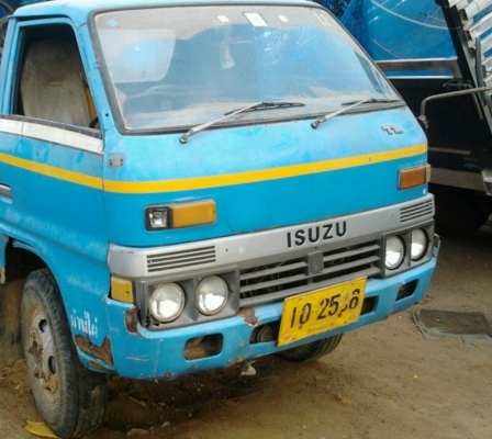 ISUZU TL เครื่อง 115 HP 4BD1 กระบะเหล็กคาร์โก้ยาว 4.30 เมตร เครื่องแรงดีไม่เยิ้ม หัวเก๋งสภาพดีไม่มีผุภายในอยู่ครบ ช่วงล่างคัชซีไม่ผุไม่ดาม ยางสภาพดี 60\% พร้อมใช้งาน เอกสารเล่มทะเบียนครบพร้อมโอน ราคาต่อรองได้ครับ