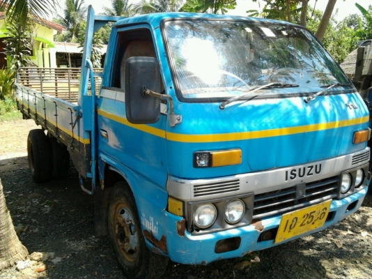 ISUZU TL เครื่อง 115 HP 4BD1 กระบะเหล็กคาร์โก้ยาว 4.30 เมตร เครื่องแรงดีไม่เยิ้ม หัวเก๋งสภาพดีไม่มีผุภายในอยู่ครบ ช่วงล่างคัชซีไม่ผุไม่ดาม ยางสภาพดี 60\% พร้อมใช้งาน เอกสารเล่มทะเบียนครบพร้อมโอน ราคาต่อรองได้ครับ